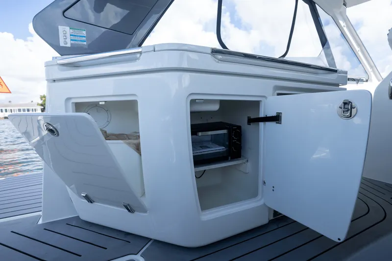 Slide: The Image of Galeon 325 GTO 2024 - 25