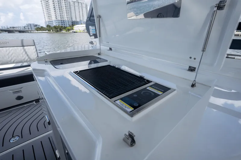 Slide: The Image of Galeon 325 GTO 2024 - 31