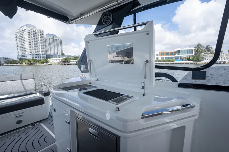 Slide: The Image of Galeon 325 GTO 2024 - 32