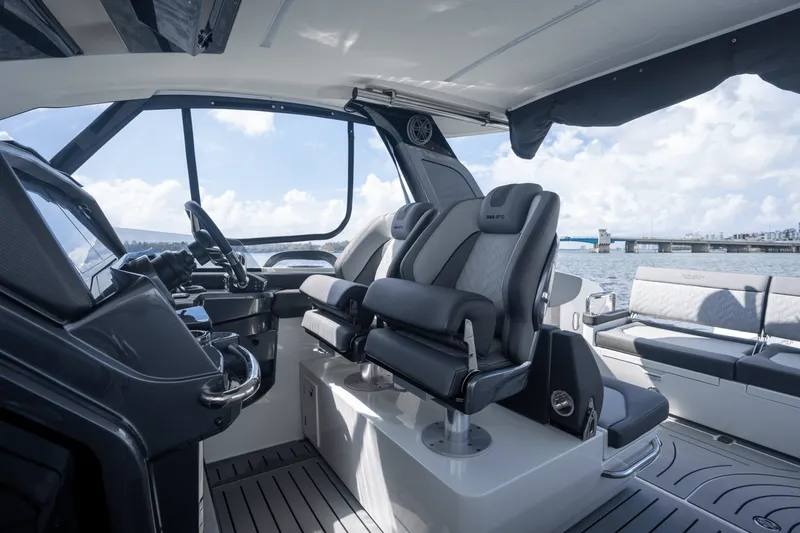 Slide: The Image of Galeon 325 GTO 2024 - 35
