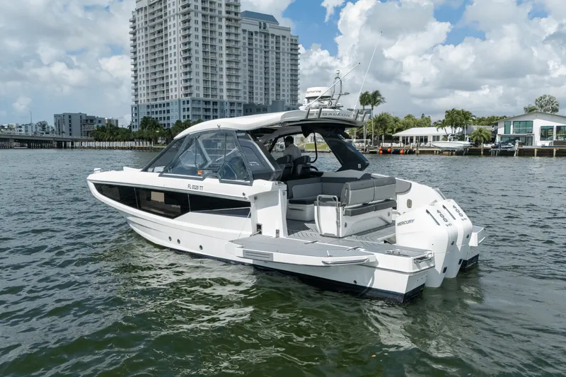 Slide: The Image of Galeon 325 GTO 2024 - 9