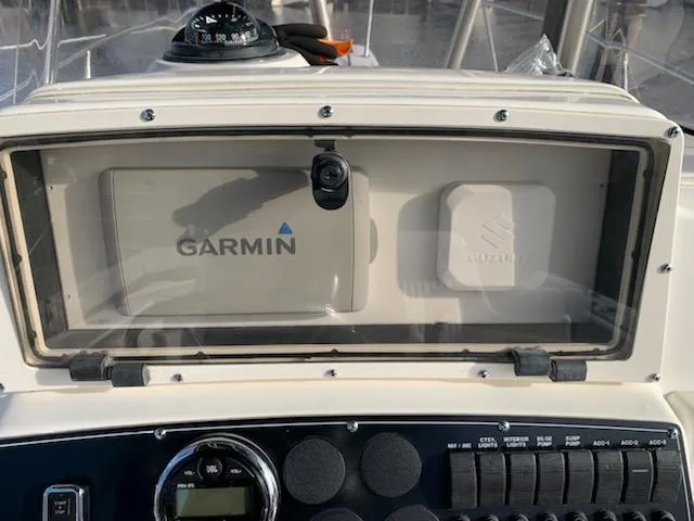 Slide: The Image of Boston Whaler 23 Outrage 2000 - 13