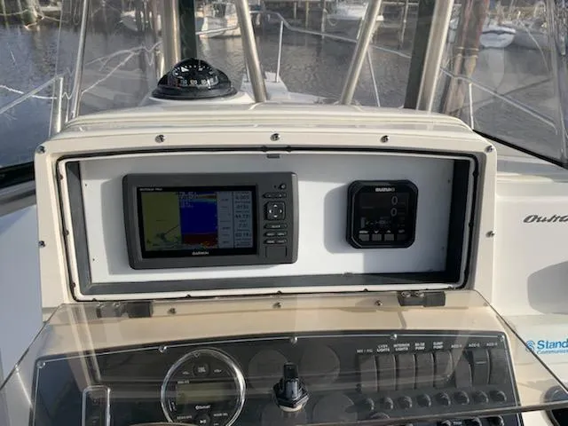 Slide: The Image of Boston Whaler 23 Outrage 2000 - 14