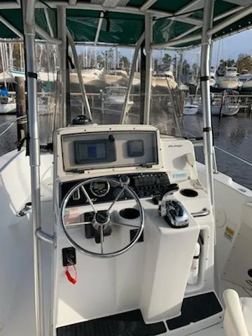 Slide: The Image of Boston Whaler 23 Outrage 2000 - 16