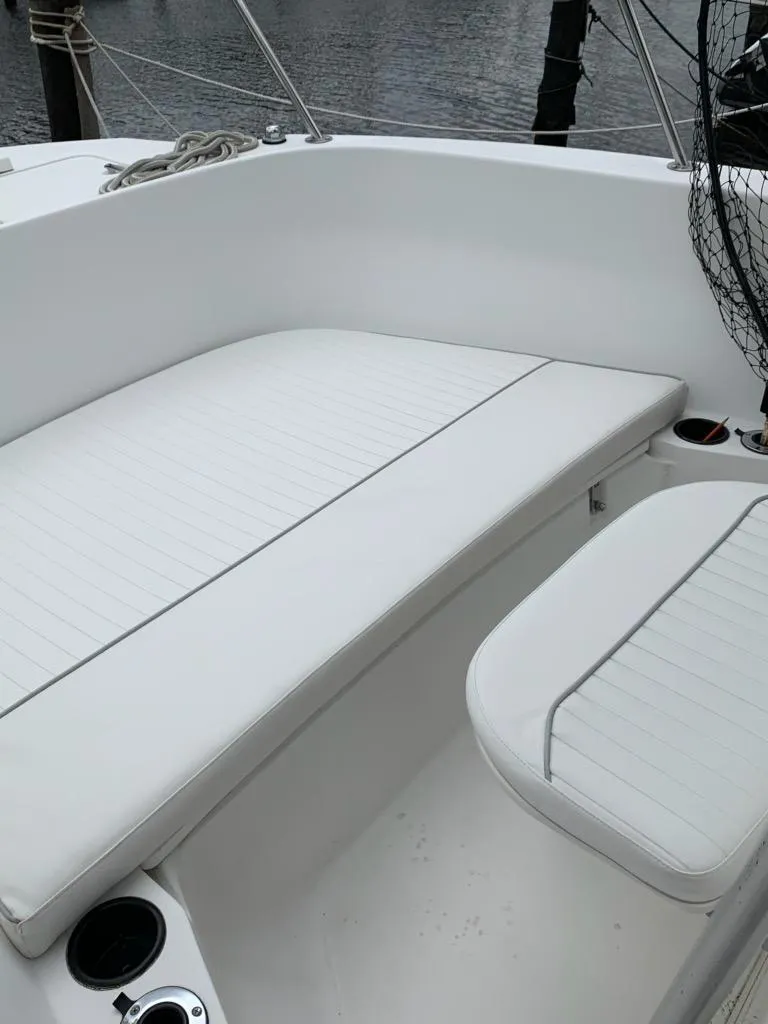 Slide: The Image of Boston Whaler 23 Outrage 2000 - 18