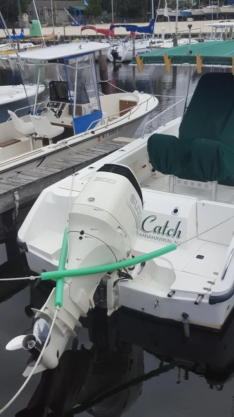 Slide: The Image of Boston Whaler 23 Outrage 2000 - 5