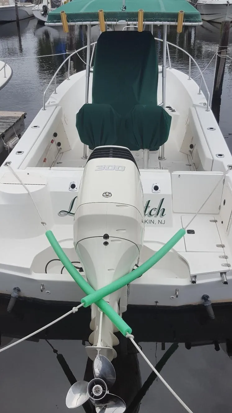 Slide: The Image of Boston Whaler 23 Outrage 2000 - 6