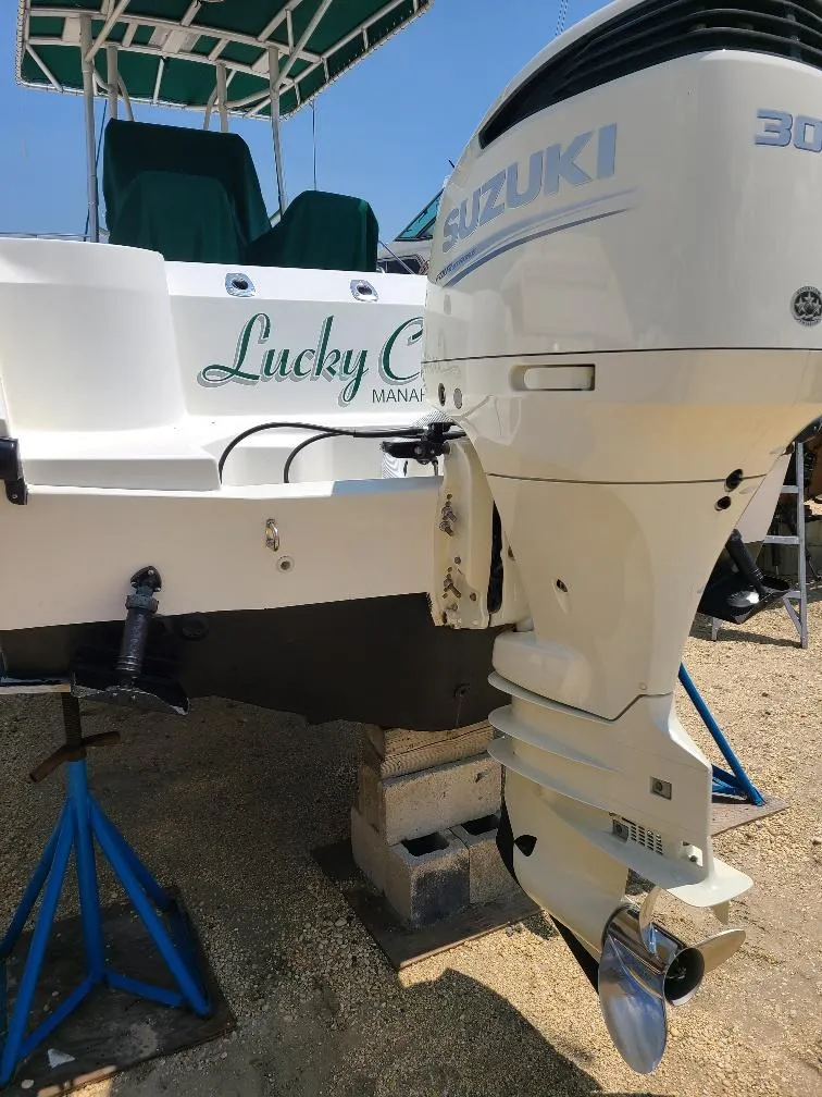 Slide: The Image of Boston Whaler 23 Outrage 2000 - 9