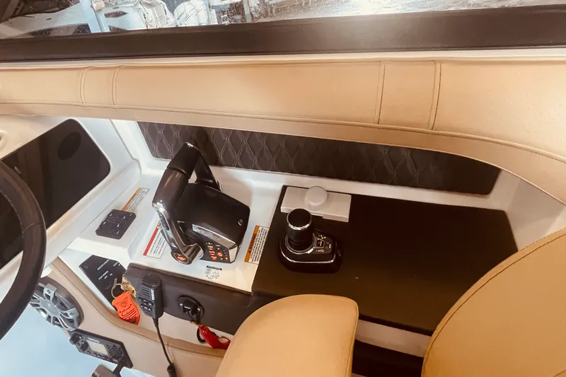 Slide: The Image of Sea Ray 310 SLX OB 2024 - 31