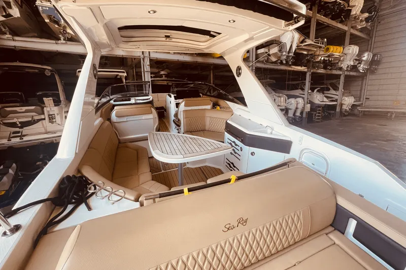 Slide: The Image of Sea Ray 310 SLX OB 2024 - 61