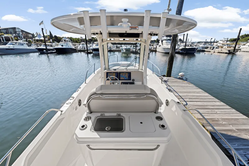 Slide: The Image of Boston Whaler 280 Dauntless 2025 - 10