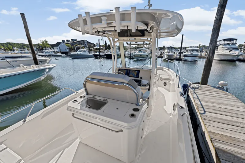 Slide: The Image of Boston Whaler 280 Dauntless 2025 - 11