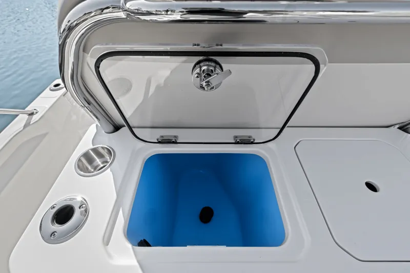 Slide: The Image of Boston Whaler 280 Dauntless 2025 - 14