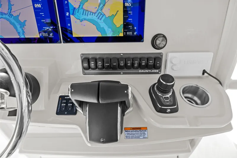 Slide: The Image of Boston Whaler 280 Dauntless 2025 - 24