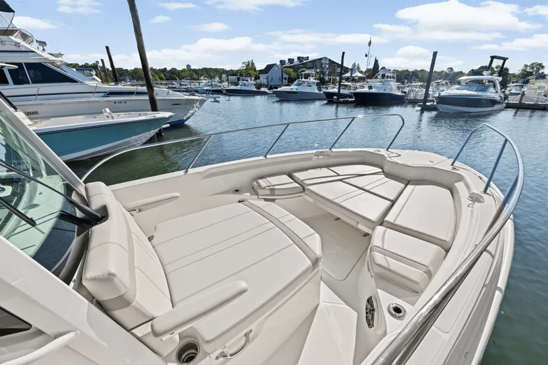 Slide: The Image of Boston Whaler 280 Dauntless 2025 - 30