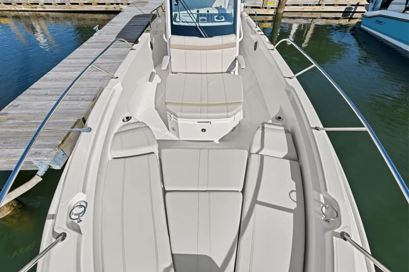 Slide: The Image of Boston Whaler 280 Dauntless 2025 - 32