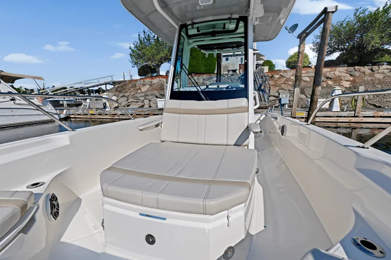 Slide: The Image of Boston Whaler 280 Dauntless 2025 - 33