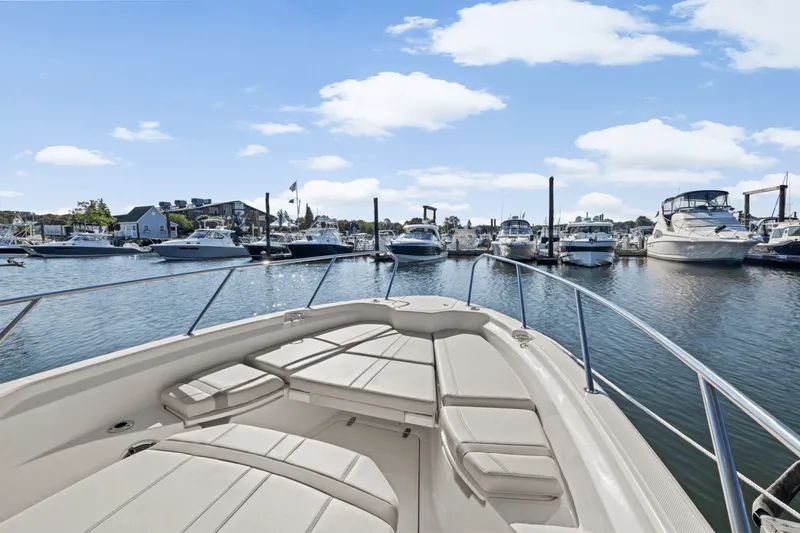 Slide: The Image of Boston Whaler 280 Dauntless 2025 - 35