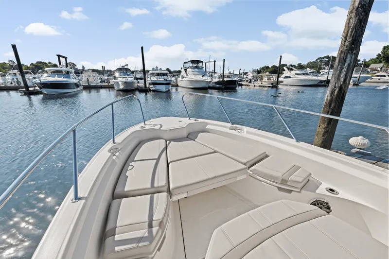 Slide: The Image of Boston Whaler 280 Dauntless 2025 - 36