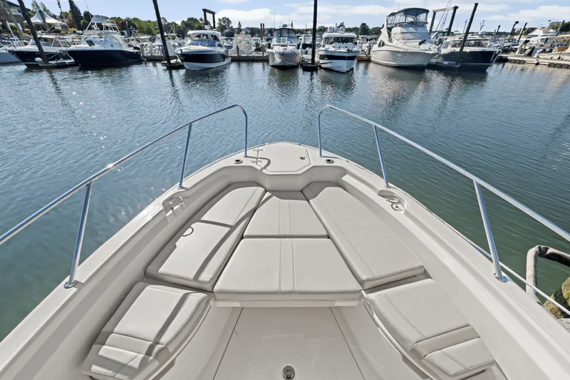 Slide: The Image of Boston Whaler 280 Dauntless 2025 - 37