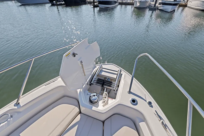 Slide: The Image of Boston Whaler 280 Dauntless 2025 - 38