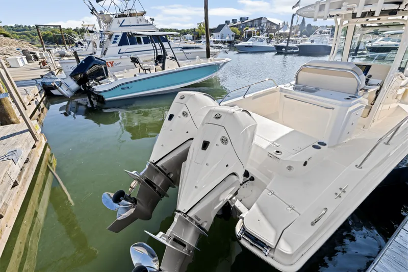 Slide: The Image of Boston Whaler 280 Dauntless 2025 - 4