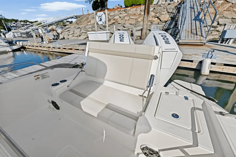 Slide: The Image of Boston Whaler 280 Dauntless 2025 - 8