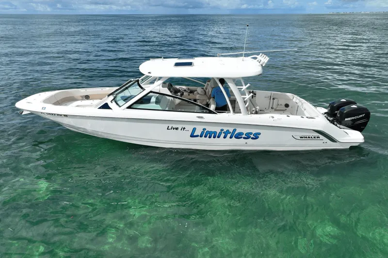 The Image of Boston Whaler 320 VANTAGE 2017 - 0