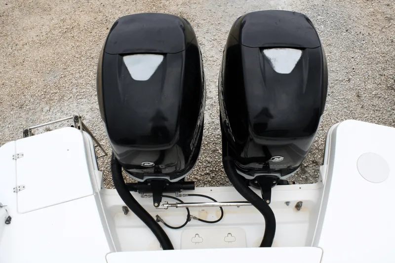 Slide: The Image of Boston Whaler 320 VANTAGE 2017 - 11