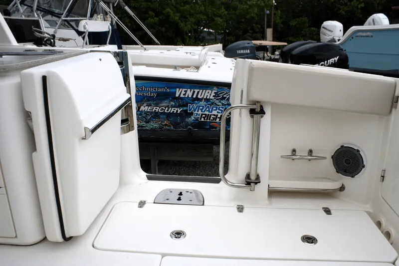 Slide: The Image of Boston Whaler 320 VANTAGE 2017 - 19
