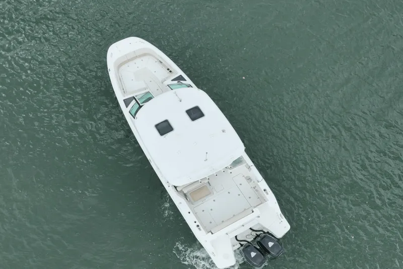 Slide: The Image of Boston Whaler 320 VANTAGE 2017 - 2