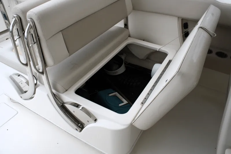 Slide: The Image of Boston Whaler 320 VANTAGE 2017 - 30