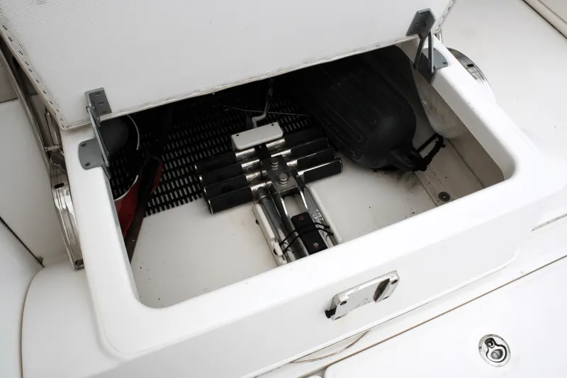 Slide: The Image of Boston Whaler 320 VANTAGE 2017 - 31