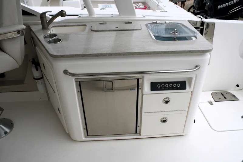 Slide: The Image of Boston Whaler 320 VANTAGE 2017 - 33