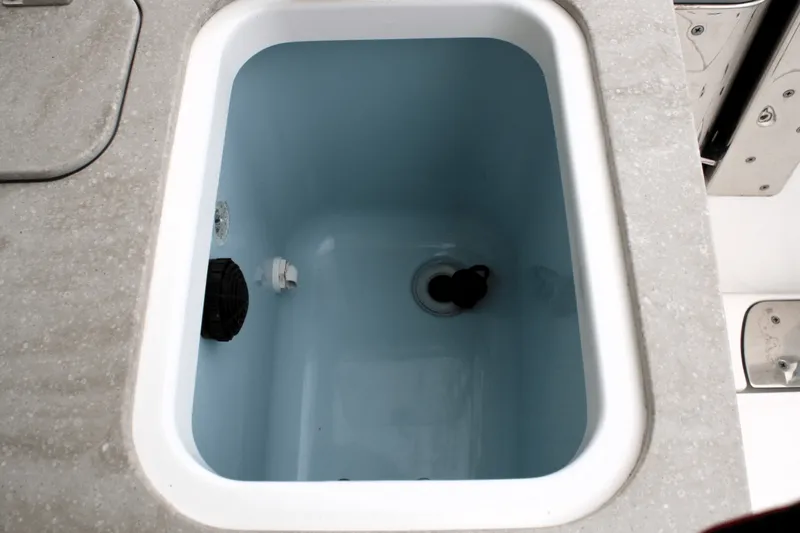 Slide: The Image of Boston Whaler 320 VANTAGE 2017 - 35