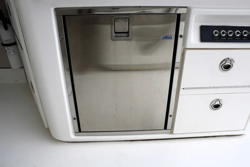 Slide: The Image of Boston Whaler 320 VANTAGE 2017 - 37