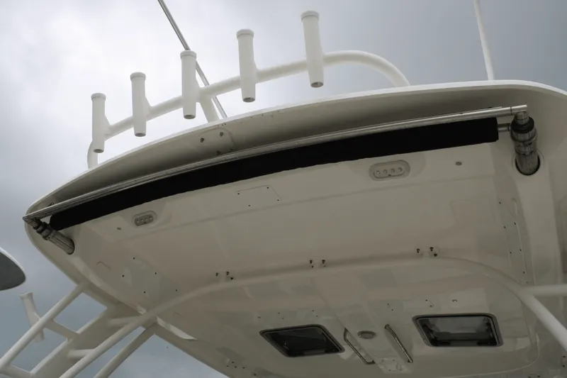 Slide: The Image of Boston Whaler 320 VANTAGE 2017 - 39