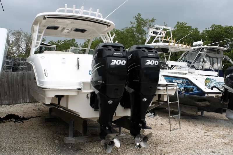 Slide: The Image of Boston Whaler 320 VANTAGE 2017 - 4