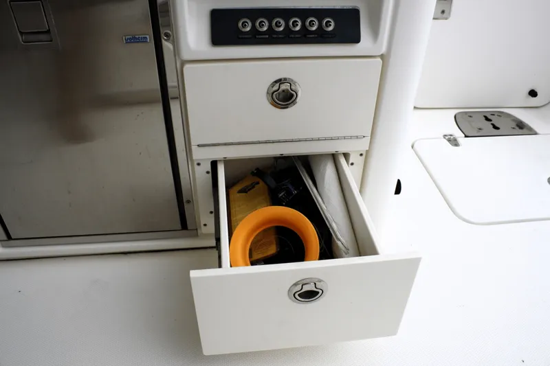 Slide: The Image of Boston Whaler 320 VANTAGE 2017 - 41