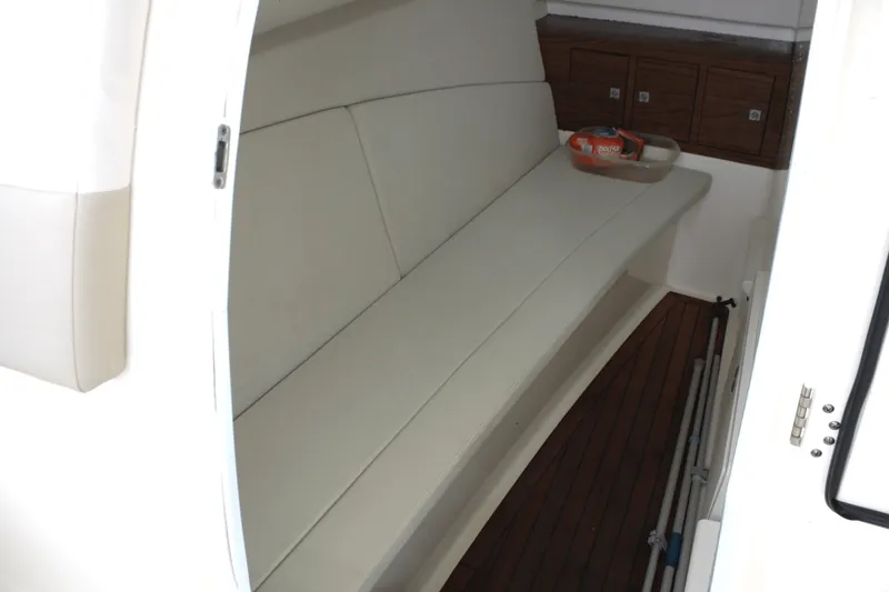 Slide: The Image of Boston Whaler 320 VANTAGE 2017 - 45