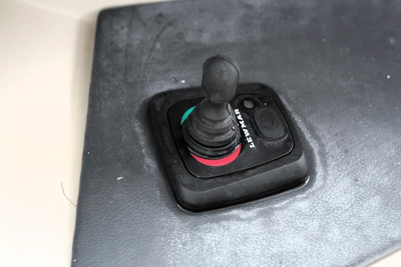 Slide: The Image of Boston Whaler 320 VANTAGE 2017 - 51