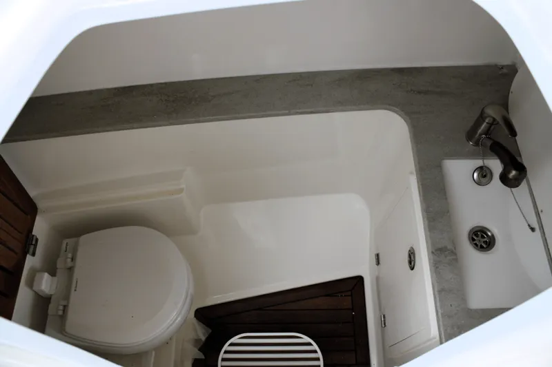 Slide: The Image of Boston Whaler 320 VANTAGE 2017 - 53