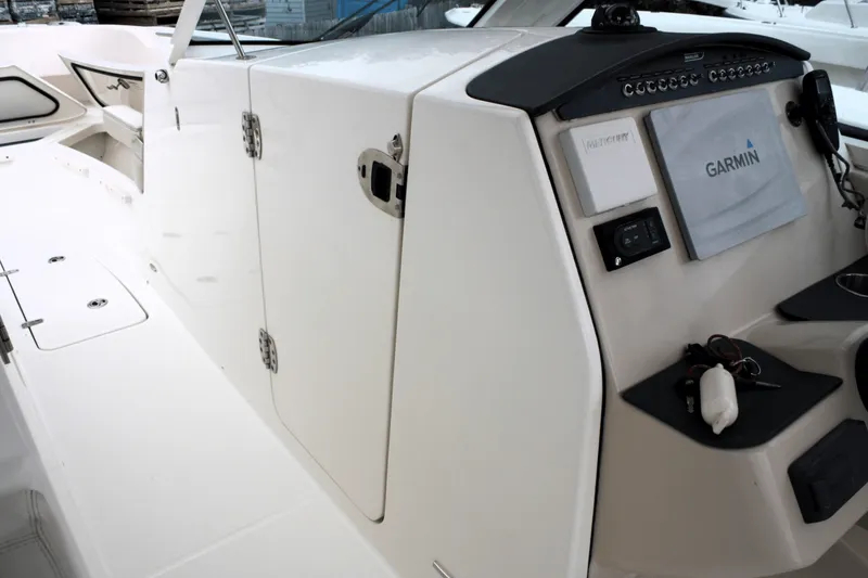 Slide: The Image of Boston Whaler 320 VANTAGE 2017 - 54