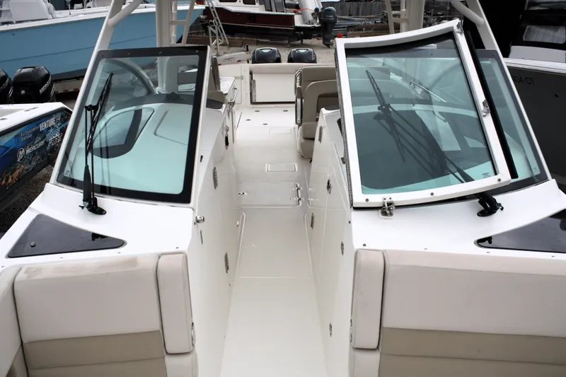 Slide: The Image of Boston Whaler 320 VANTAGE 2017 - 55