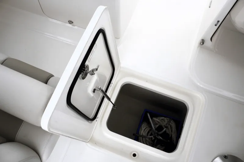 Slide: The Image of Boston Whaler 320 VANTAGE 2017 - 62