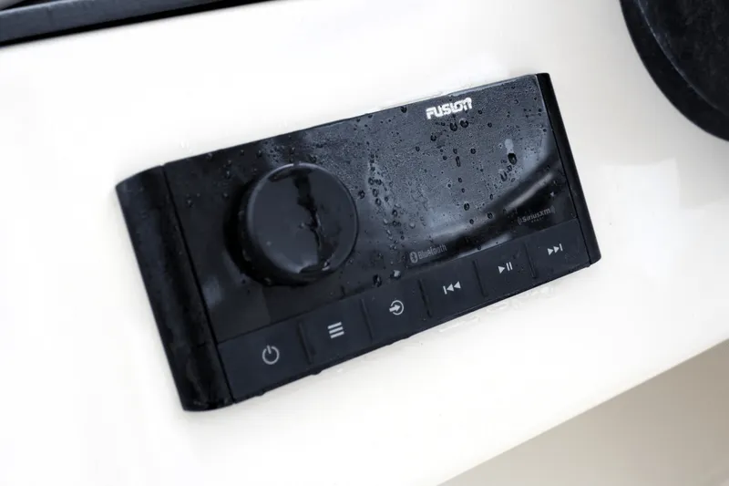 Slide: The Image of Boston Whaler 320 VANTAGE 2017 - 63