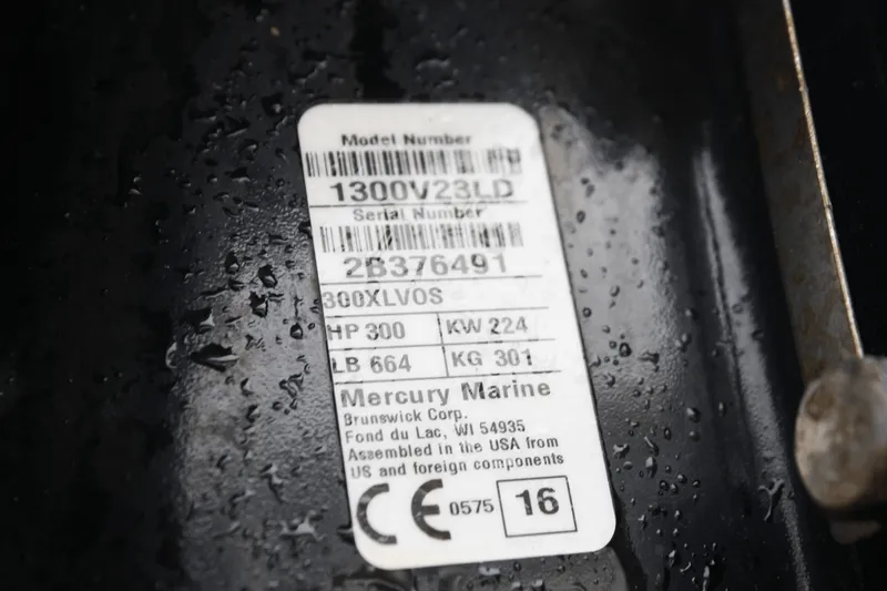 Slide: The Image of Boston Whaler 320 VANTAGE 2017 - 66