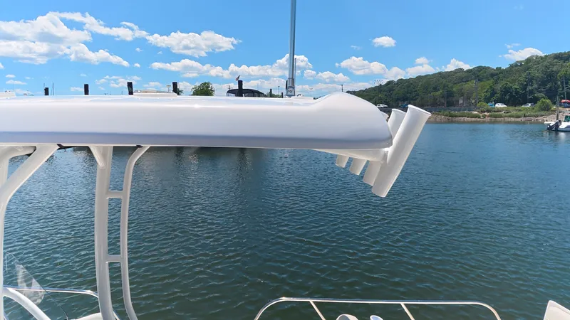Slide: The Image of Boston Whaler 210 Montauk 2026 - 18