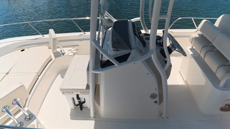 Slide: The Image of Boston Whaler 210 Montauk 2026 - 9