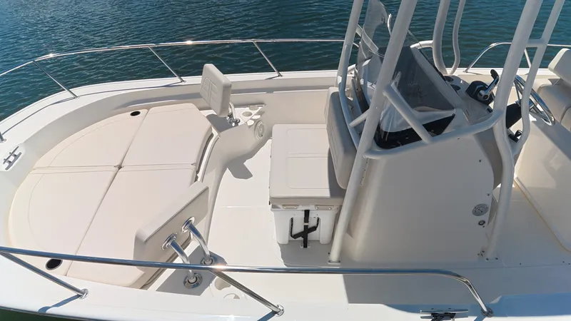 Slide: The Image of Boston Whaler 210 Montauk 2026 - 25